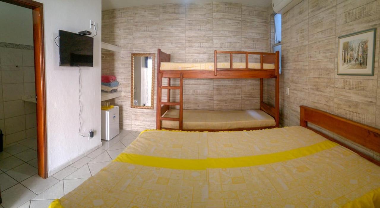 Acomodação com café da manhã  Casinha Da Silvia Ubatuba